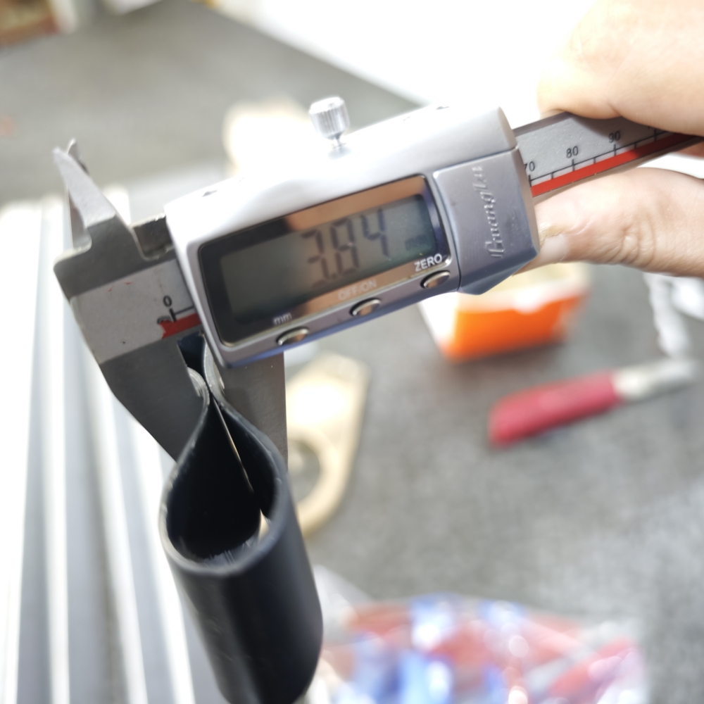 A Heat Shrink Tube Cutting Machine with Air Cylinder
